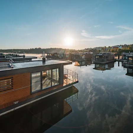 Floatinghouse Vroni Semesterbostad Klitten