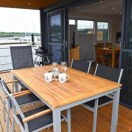 Floatinghouse Vroni Semesterbostad *