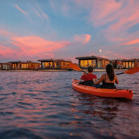 Semesterbostad Floatinghouse Vroni *